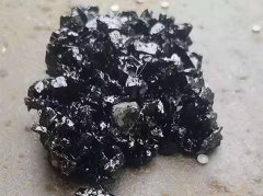 如何清洗沥青混凝土路面上的水泥块